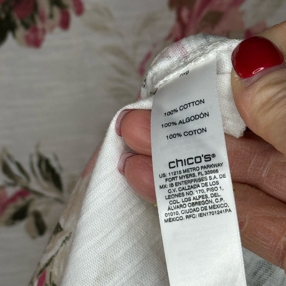 Chico’s Crewneck Feminine Floral Top - Picture 6 of 6
